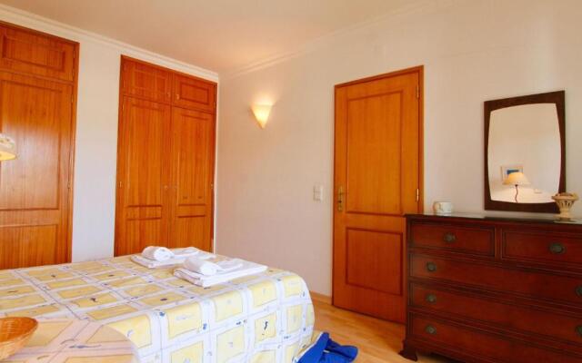 LovelyStay - Alto dos Caliços 2BR House with Garden