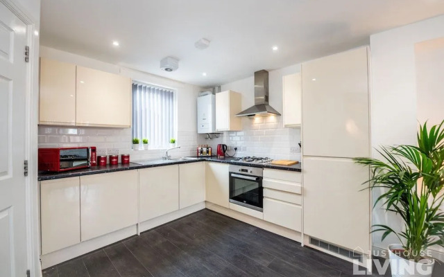 Modern House Close To Centre