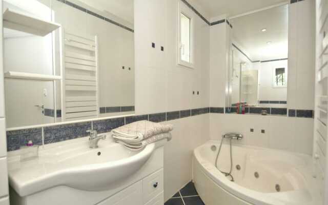 A hidden paradise in the beautiful surroundings of Saint-Remy-de-Provence!