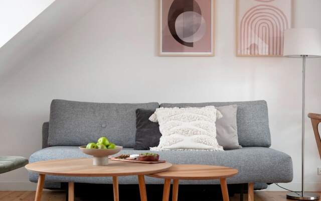 Sanders Saint - Nice 1-bdr Apt by the Canals