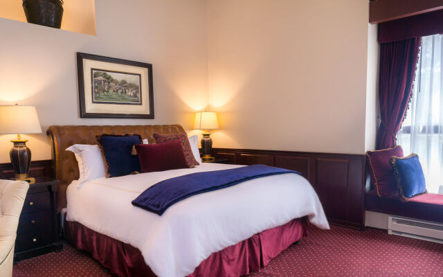Carriage House Inn