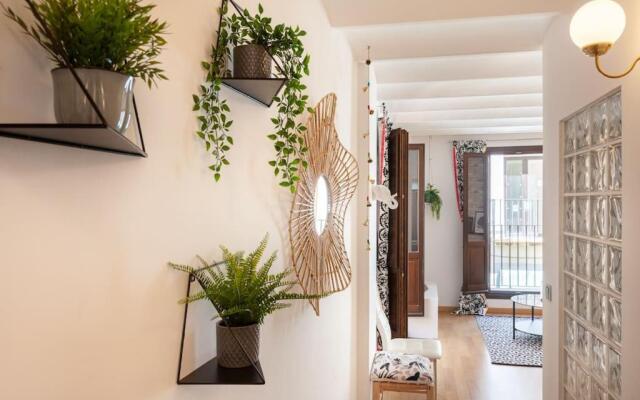 Beautiful Apartment in Abat Street by Batuecas