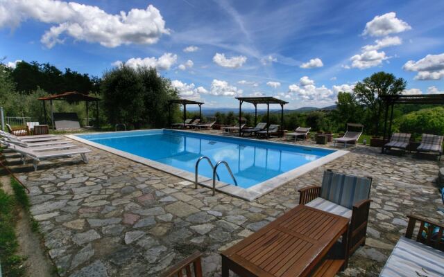 Stylish Holiday Home in Castelnuovo Dei Sabbioni with Pool