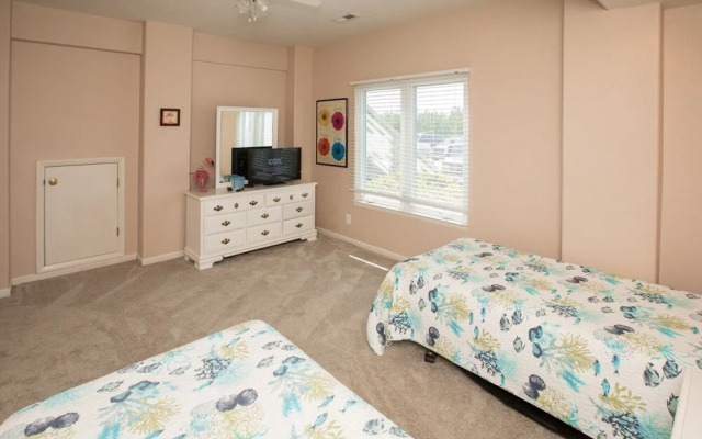 Neptune II - 9 Br Home