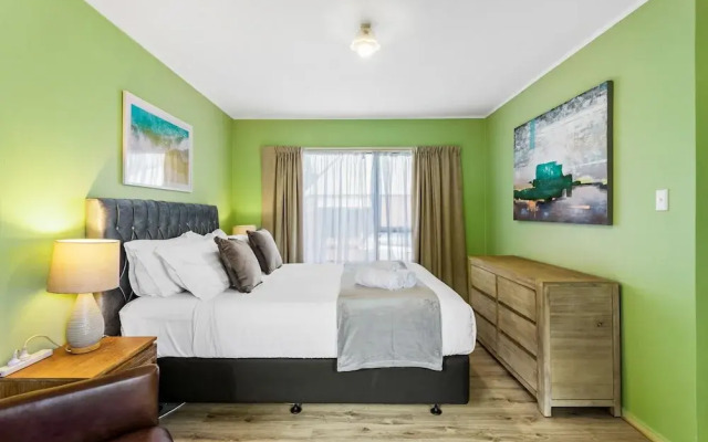 Family Retreat close to City - Netflix