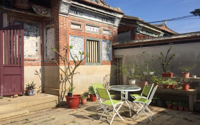 No. 85 Shuitou B&B