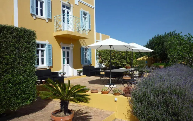 Quinta Amarela XL by Portucasa
