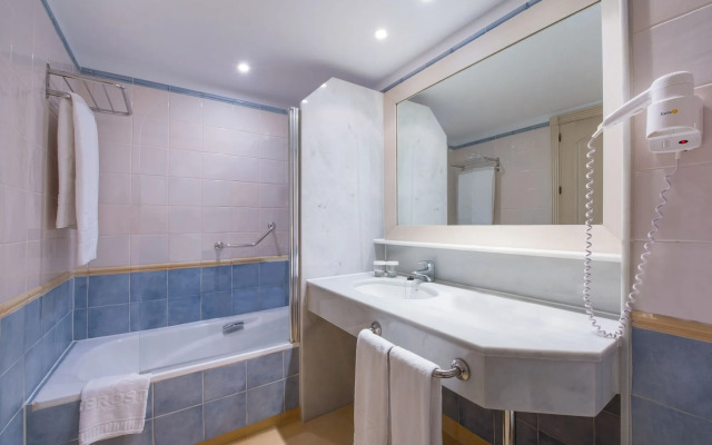 Отель Iberostar Waves Málaga Playa