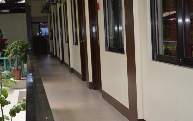 Diakopes Inn - Hostel