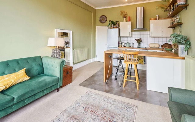Host Stay Mermaid Hove