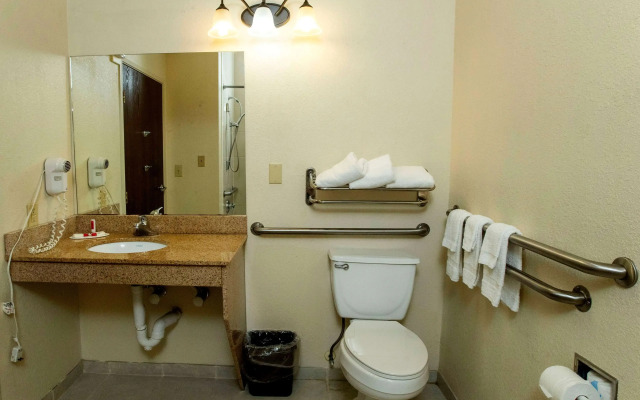 Days Inn & Suites by Wyndham Houston North/Aldine