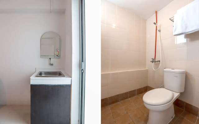 Oyo 129 Bassura City Apartment