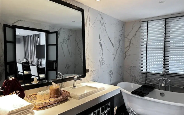 Glory Boutique Suite