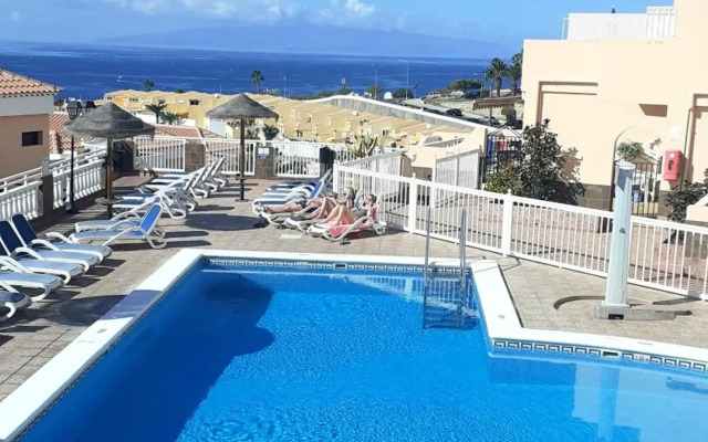 Paradise Court Aparthotel