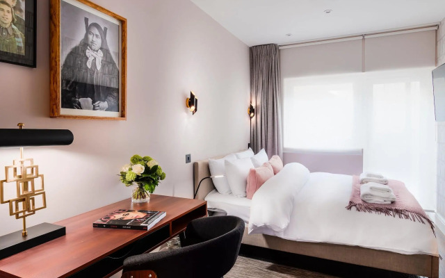 The Knaresborough by Aura Collection
