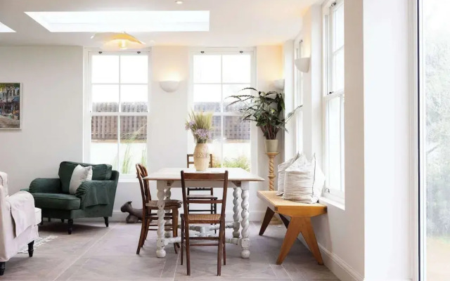 Newly Renovated Beachside Retreat for 10