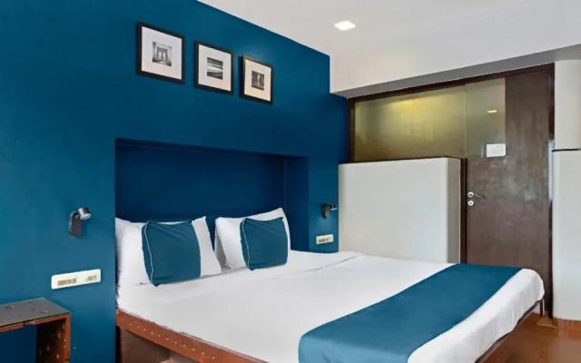 OYO 19917 Golden Swan