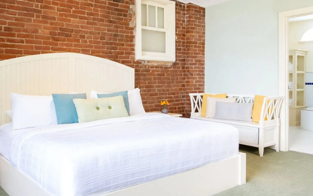 Retro Suites Hotel
