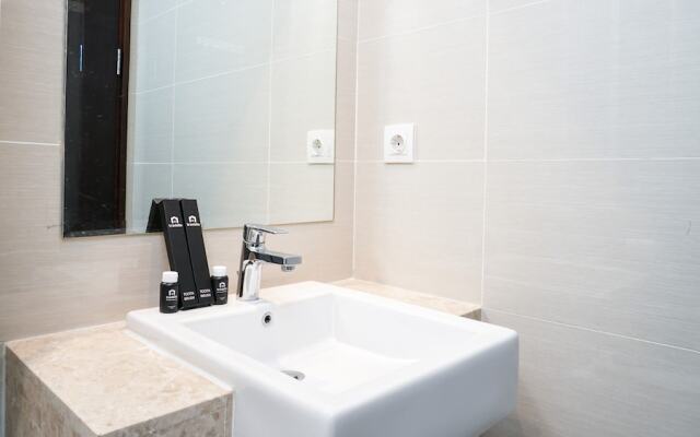 Comfy Studio at Puri Mansion Apartment by Travelio