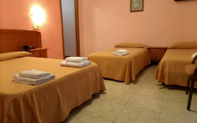 Vintage Hotel Mercedes