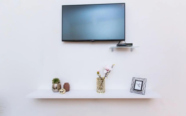 SoVA apartment str Gnatyuka 18