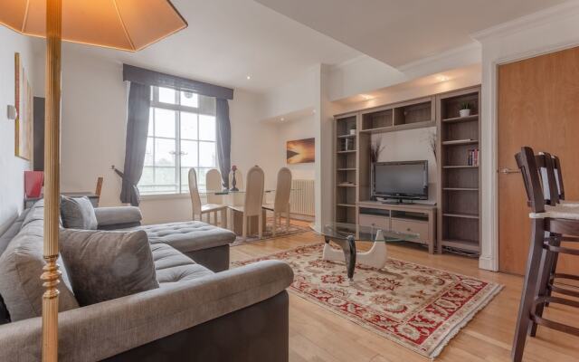 2 Bedroom Flat With Tower Bridge View