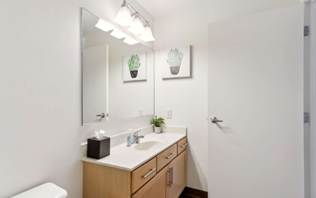 Historic Loft Retreat With Pool