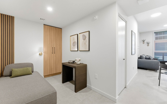 Modern 2BR + Den in Downtown Miami