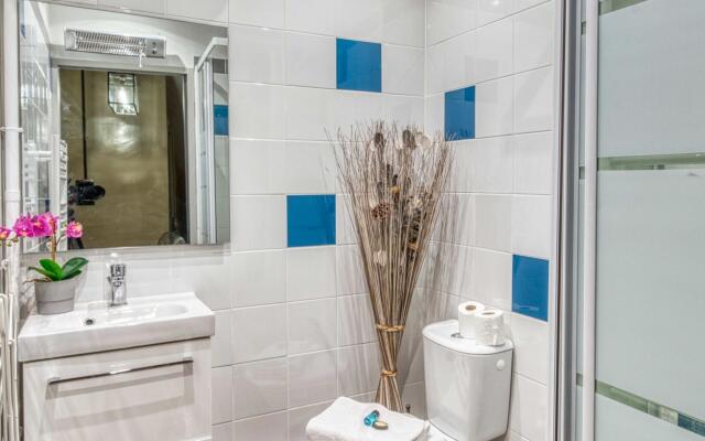 B 1632 - Louvre - Studio Parisien