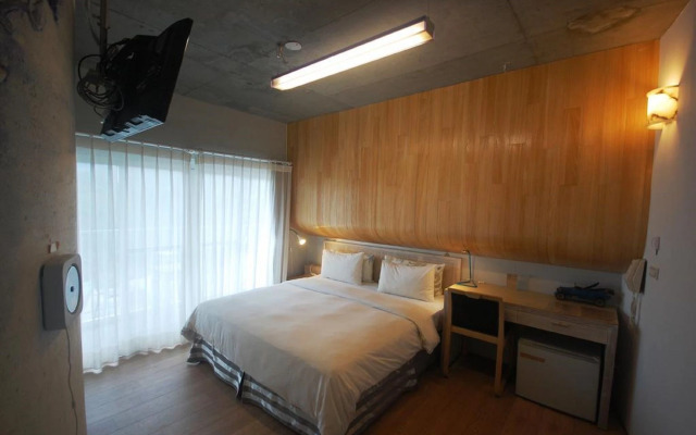 Orange Moon Inn
