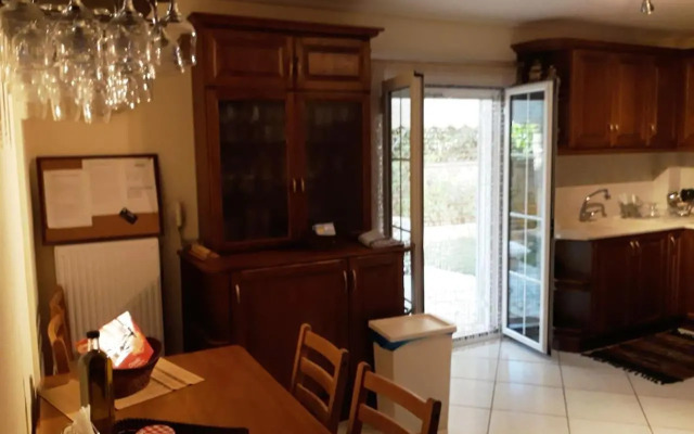 Luxury Country House in Kalamata / SP