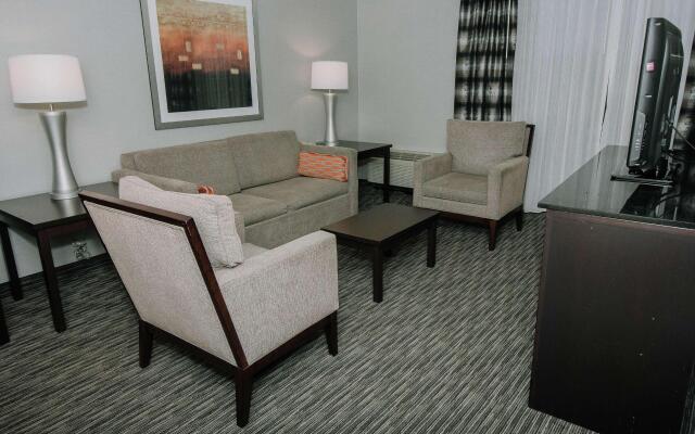 DoubleTree by Hilton Detroit - Dearborn