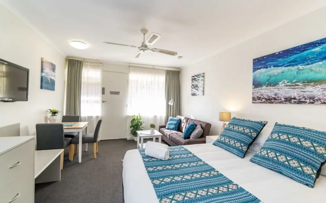 Aqua Waves Glenelg Central Studio Apt