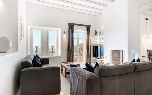 Stunning Villa Surrounded by Lush Greenery