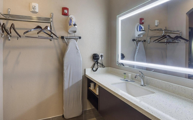 Econo Lodge Inn & Suites Houston NW - CY - Fair