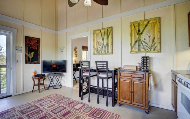 Charming Kailua-kona Apartment Near Hiking & Golf!