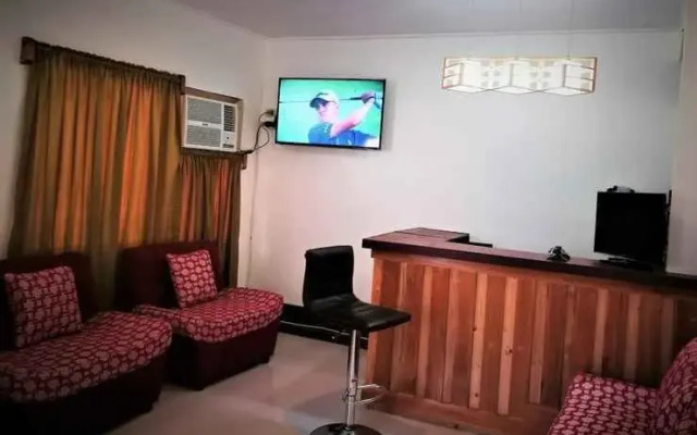 8 Street Hostel