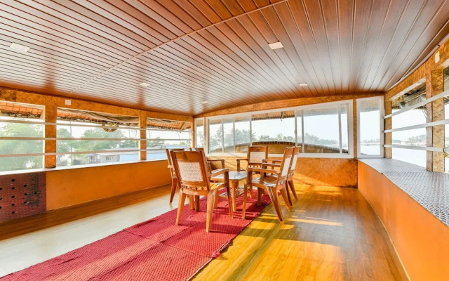 OYO 23231 KHBO Gold Sharing Houseboat