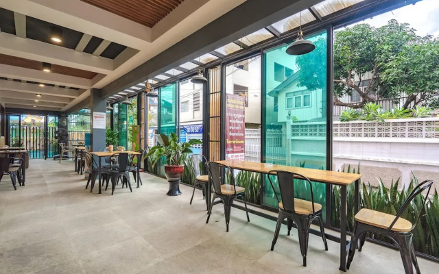Penyos Service Apartment