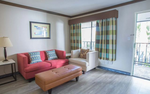 Vanllee Hotel and Suites