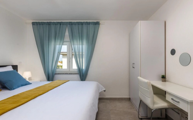 Adorable Home With Balcony and Swimming Pool