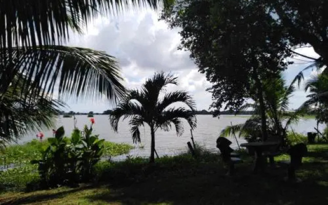 LakeSide Cabana Tissamaharama