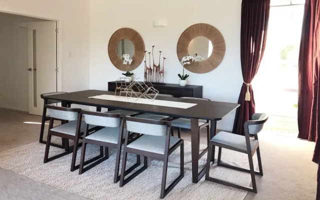 Modern Coastal Home & Award-winning Golf