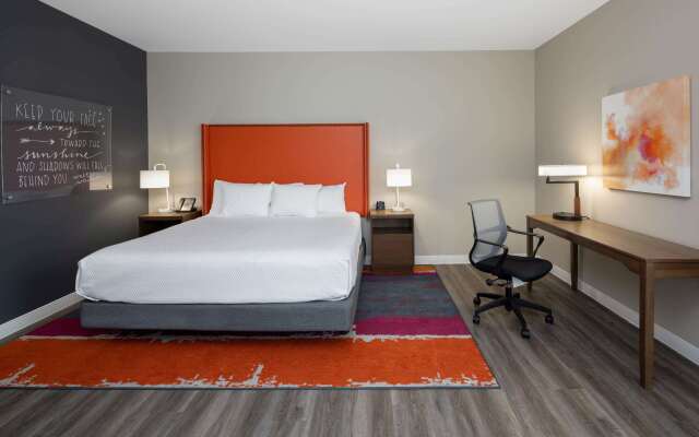 La Quinta Inn & Suites by Wyndham Greensboro Arpt High Point