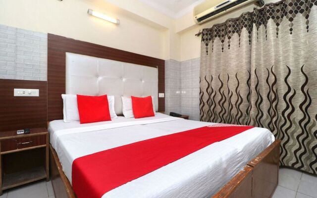 Oyo 38170 Hotel Grand Plaza