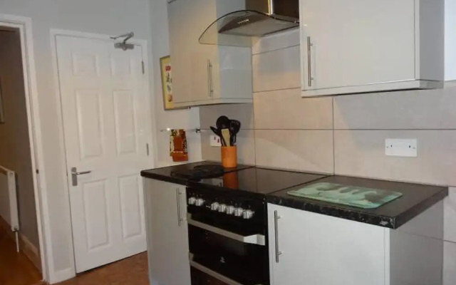 Beautiful 4 Bed House - Great Central Location - Wolverhampton