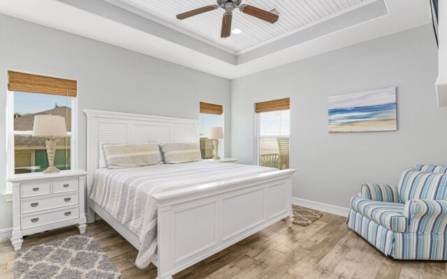 1 Holiday 4 Bedroom Home by RedAwning