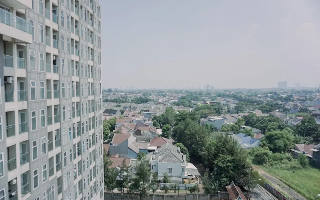 Homey And Warm Studio Amazana Serpong Apartment