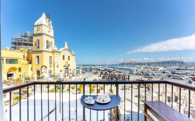 KISSES HOUSE - Marina Grande port