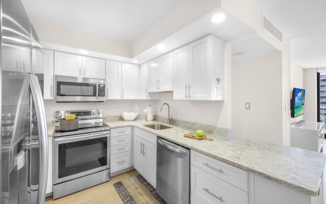 Inviting Condo on Beach With Pool and Tennis Courts